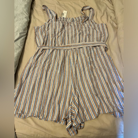 BNWT Reitmans striped Romper. Size XL - Picture 2 of 3